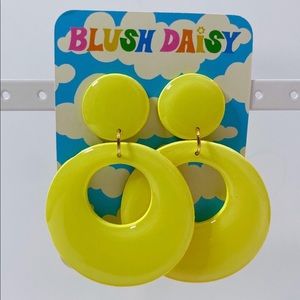 Blush Daisy Earrings 
New//Always Sold Out